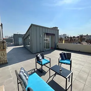 Penthouse W Private Rooftop And Free Parking , Budapesta Ungaria